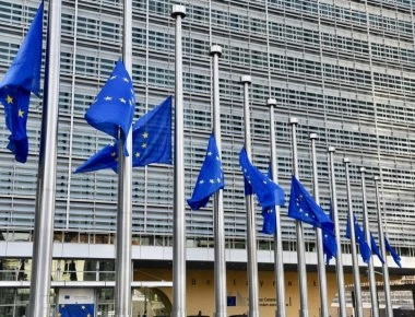 Σύσσωμη η Ε.Ε χαιρετάει την ελληνο-σκοπιανή συμφωνία